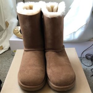 EUC Ugg Bailey Bow Boots Sz 8